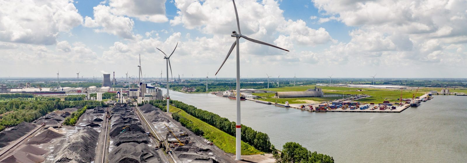 Luchtbeeld ArcelorMittal windmolens